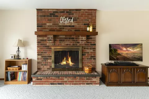 Living - 1494 Applegate Dr, Naperville, IL 60565 photo 3 of 6