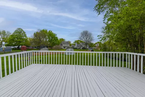 Exterior - 1494 Applegate Dr, Naperville, IL 60565 photo 5 of 7