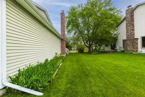 Exterior - 1494 Applegate Dr, Naperville, IL 60565 photo 7 of 7