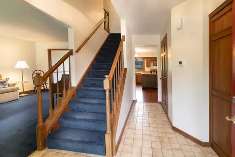 Entry Way - 1494 Applegate Dr, Naperville, IL 60565 photo 2 of 3