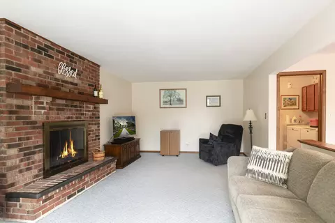 Living - 1494 Applegate Dr, Naperville, IL 60565 photo 4 of 6