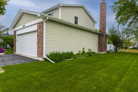Exterior - 1494 Applegate Dr, Naperville, IL 60565 photo 6 of 7