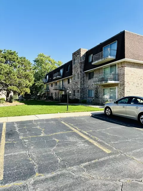 3237 S Manor Dr #212, Lansing, IL 60438