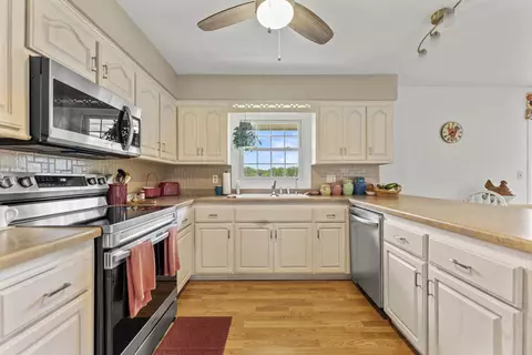 12581 Greensview Dr, Roscoe, IL 61073 photo 4