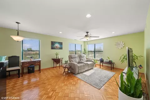 Living - 3255 Kirchoff Rd #305, Rolling Meadows, IL 60008 photo 1 of 2