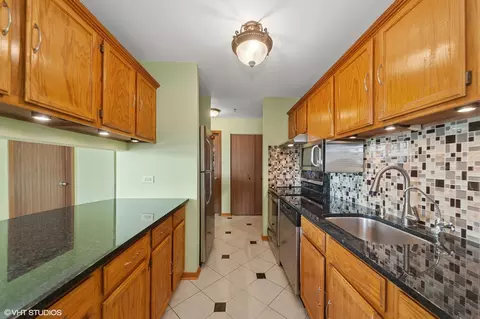 Kitchen - 3255 Kirchoff Rd #305, Rolling Meadows, IL 60008 photo 1 of 3