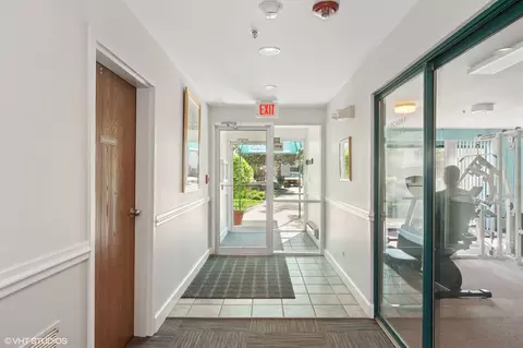Entry Way - 3255 Kirchoff Rd #305, Rolling Meadows, IL 60008 photo 2 of 2