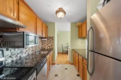 Kitchen - 3255 Kirchoff Rd #305, Rolling Meadows, IL 60008 photo 2 of 3