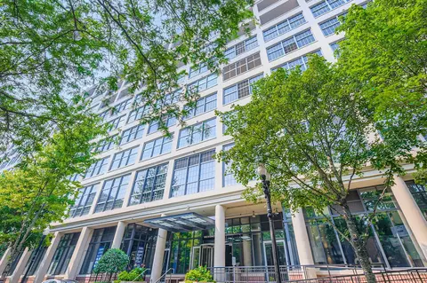 900 N Kingsbury St #832, Chicago, IL 60610