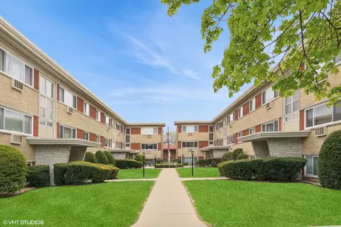6817 W Raven St #2D, Chicago, IL 60631