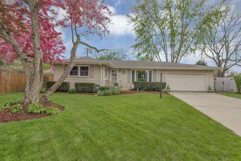 804 Balmoral Ct, East Dundee, IL 60118