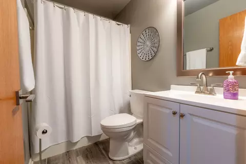 Bath - 7509 Rosewind Dr, Plainfield, IL 60586 photo 2 of 2