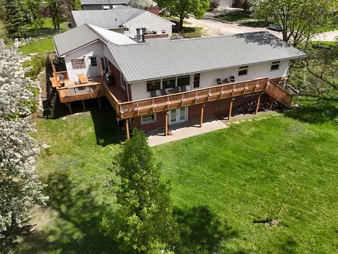 1612 Parkside Ct, Freeport, IL 61032
