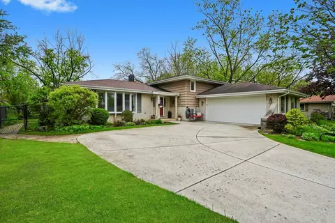 7513 Rohrer Dr, Downers Grove, IL 60516