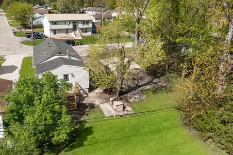 View/Area - 415 W Riverside Dr, Mchenry, IL 60051 photo 2 of 3