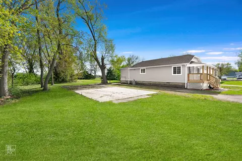 Exterior - 415 W Riverside Dr, Mchenry, IL 60051 photo 2 of 2