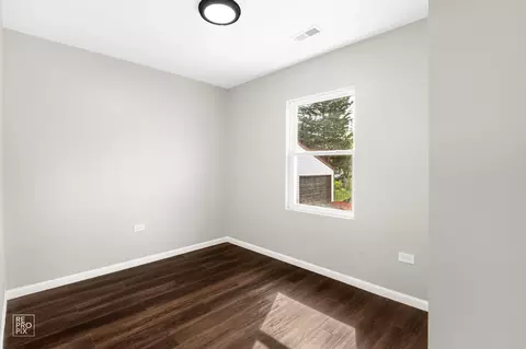 Bedroom - 415 W Riverside Dr, Mchenry, IL 60051 photo 1 of 4