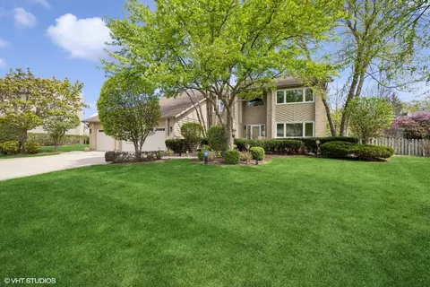 1911 Twin Oaks Ct, Buffalo Grove, IL 60089