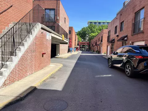 320 W 23rd Pl #C, Chicago, IL 60616