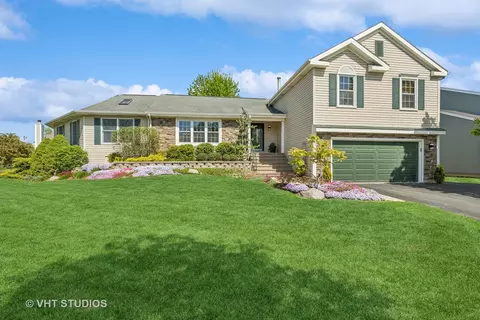 1281 Westport Rdg, Crystal Lake, IL 60014