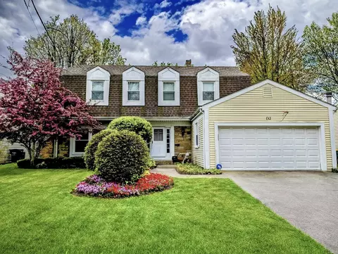 9 Altoona Ct, Vernon Hills, IL 60061