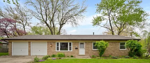 16 Circle Dr E, Montgomery, IL 60538