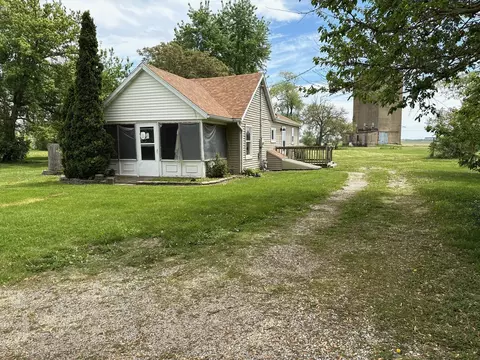 Exterior - 311 Park Ct, Saint David, IL 61563 photo 7 of 22