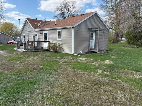 Exterior - 311 Park Ct, Saint David, IL 61563 photo 2 of 22