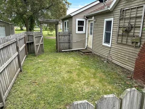 Exterior - 311 Park Ct, Saint David, IL 61563 photo 15 of 22