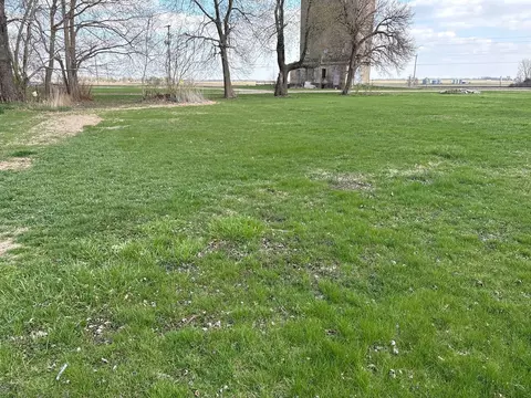 Exterior - 311 Park Ct, Saint David, IL 61563 photo 6 of 22