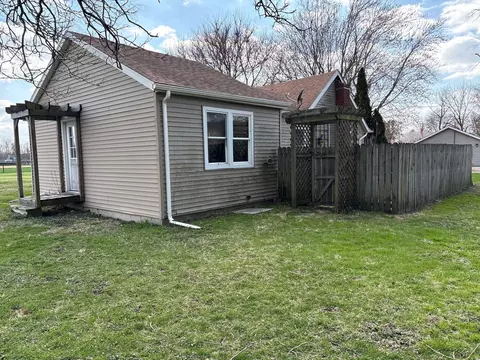 Exterior - 311 Park Ct, Saint David, IL 61563 photo 5 of 22