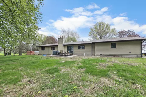 Exterior - 15547 Tower Rd, Malta, IL 60150 photo 2 of 4
