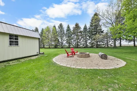 Exterior - 15547 Tower Rd, Malta, IL 60150 photo 3 of 4