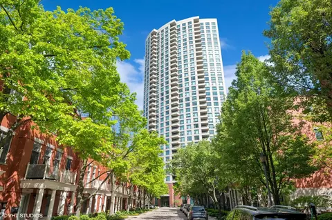 501 N Clinton St #502, Chicago, IL 60654
