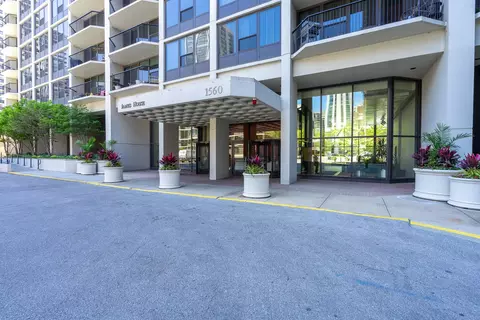 1560 N Sandburg Ter #2506J, Chicago, IL 60610