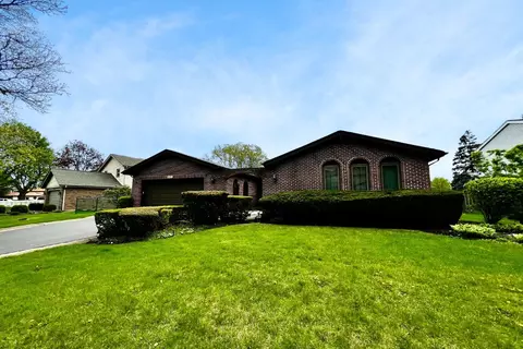 1121 E Cooper Dr, Palatine, IL 60074