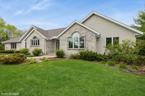 296 Regina Ln, Belvidere, IL 61008