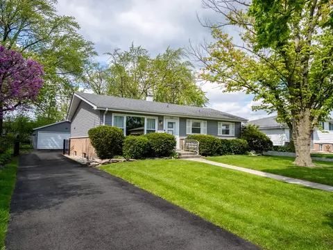526 W Moreland Ave, Addison, IL 60101