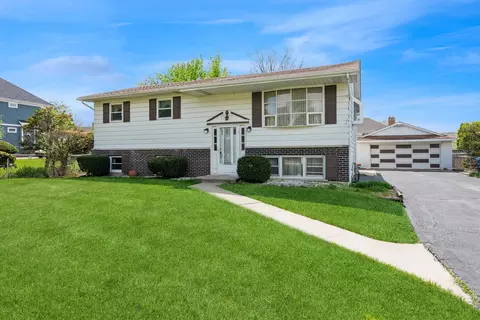 566 W Gladys Ave, Elmhurst, IL 60126