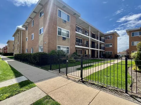 4602 River Rd #B5, Schiller Park, IL 60176