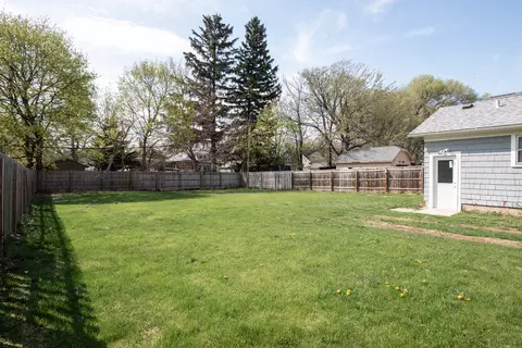 633 Watson St, Aurora, IL 60505 photo 9