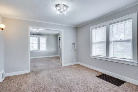 633 Watson St, Aurora, IL 60505 photo 5