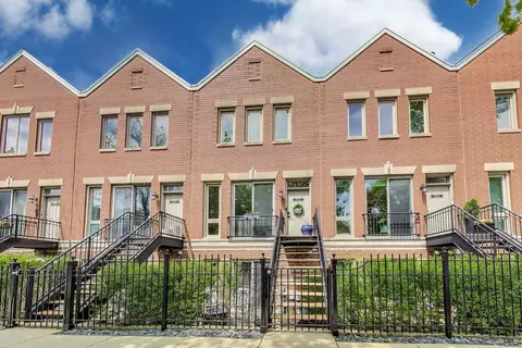 1542 W School St #C, Chicago, IL 60657