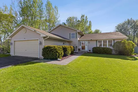 5921 Bluegrass Trl, Mchenry, IL 60050