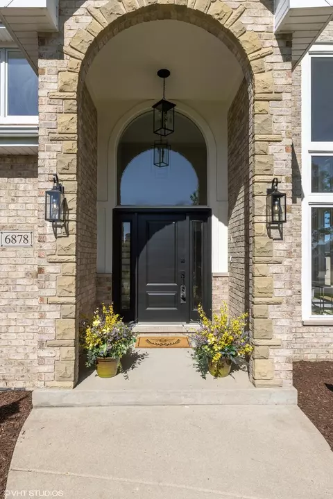 6878 Fieldstone Dr, Burr Ridge, IL 60527 photo 2