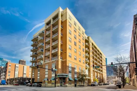 950 W Monroe St #607, Chicago, IL 60607