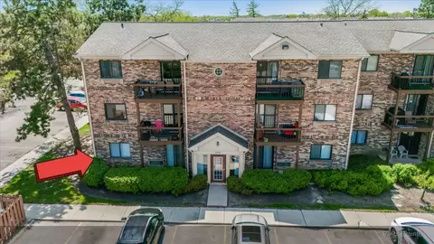 2221 W Nichols Rd #A, Arlington Heights, IL 60004