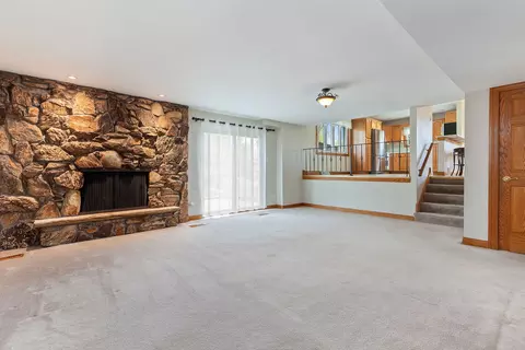 Living - 15325 Walnut Rd, Oak Forest, IL 60452 photo 6 of 8