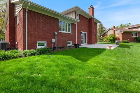 Exterior - 15325 Walnut Rd, Oak Forest, IL 60452 photo 2 of 4