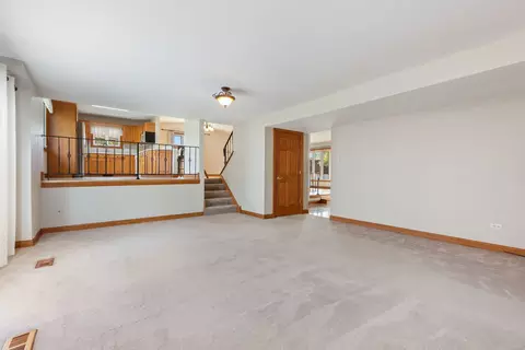 Living - 15325 Walnut Rd, Oak Forest, IL 60452 photo 7 of 8